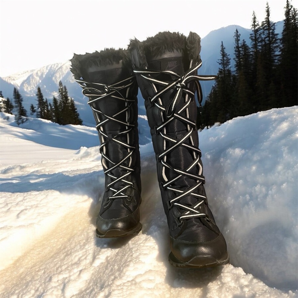 Nike/ Black Winter Boots with Faux Fur Trim